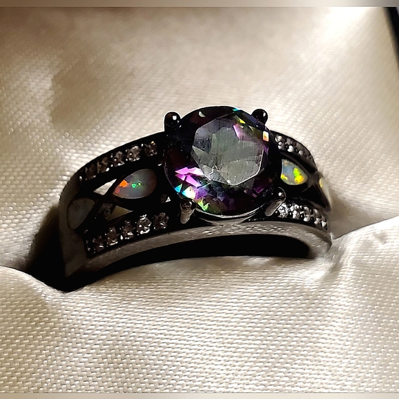 Beautiful rainbow 🌈 quartz & opal stone ring size 5. - Picture 1 of 6